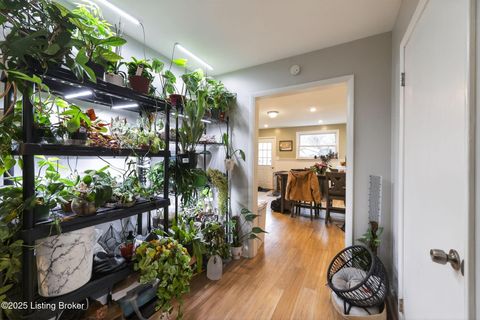 Photo of 215 Oak St, Ludlow, KY 41016 (MLS # 1704618)