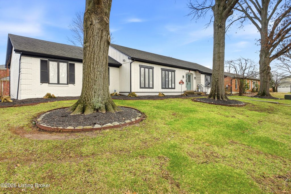 Photo of 434 Whiteheath Ln, Louisville, KY 40243 (MLS # 1707165)