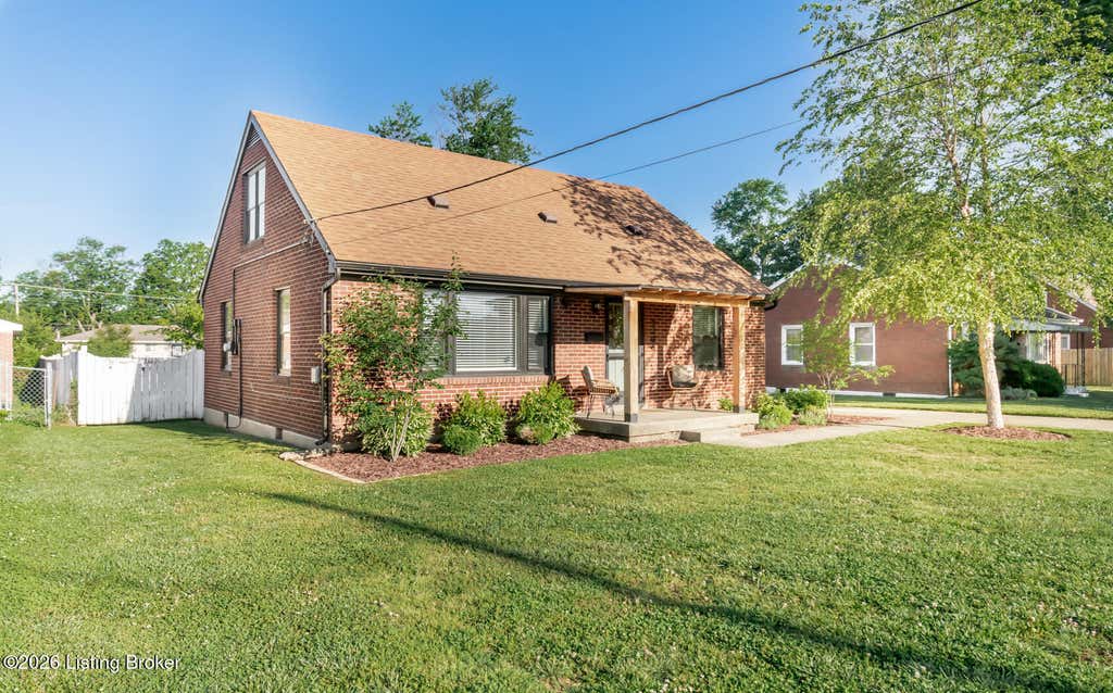 Photo of 7706 Bluebonnet Rd, Louisville, KY 40258 (MLS # 1717215)