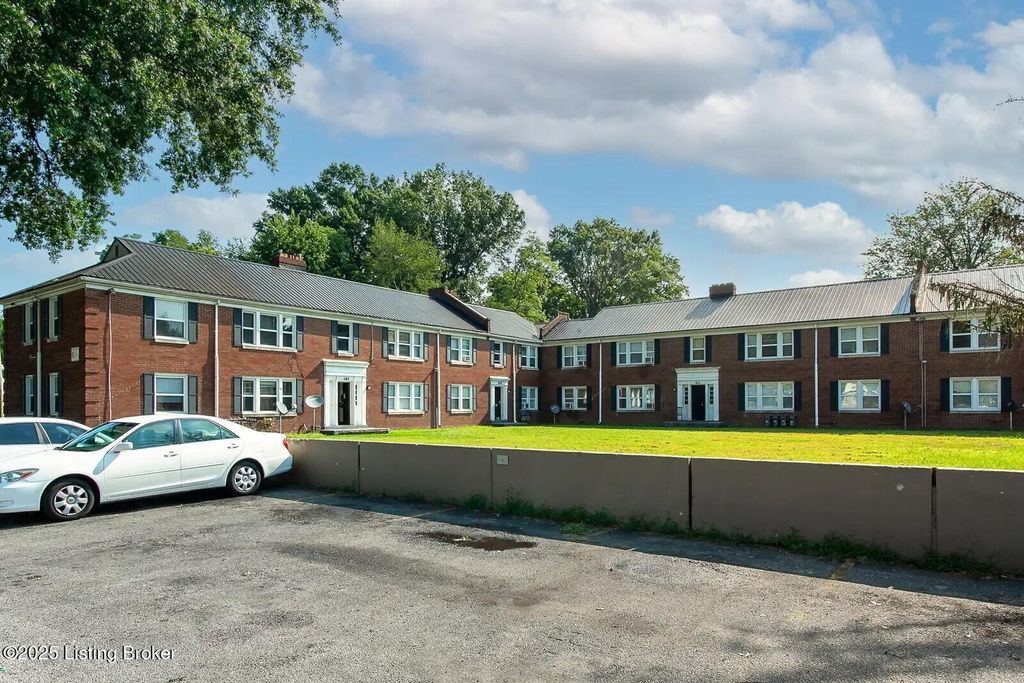 Photo of 607 S 44th St, Louisville, KY 40211 (MLS # 1705346)