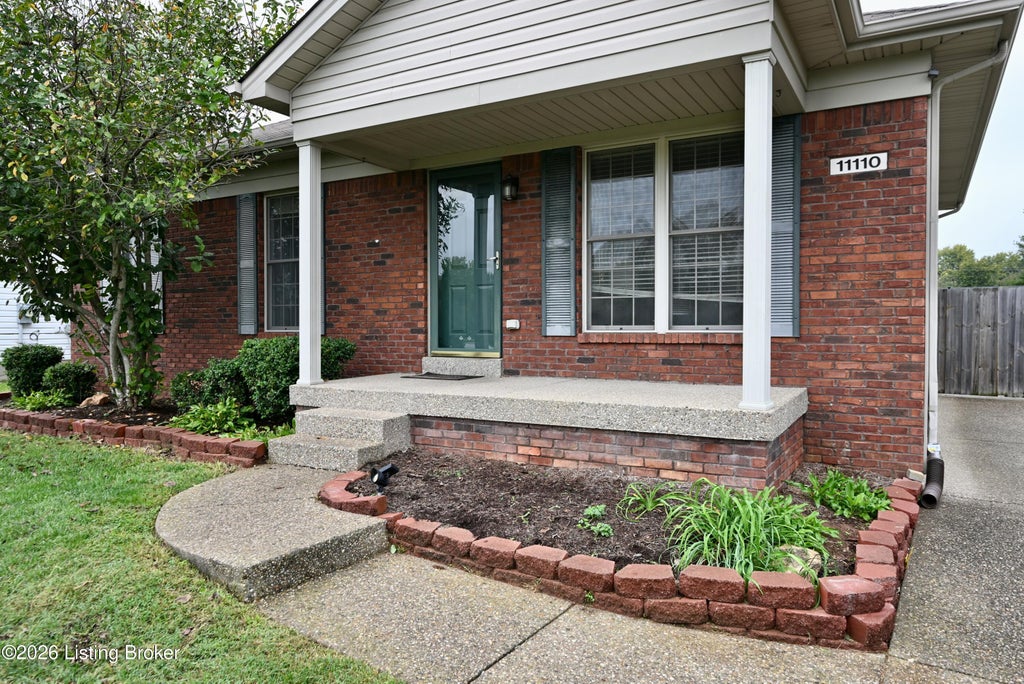 Photo of 11110 Sandwood Pl, Louisville, KY 40272 (MLS # 1732148)