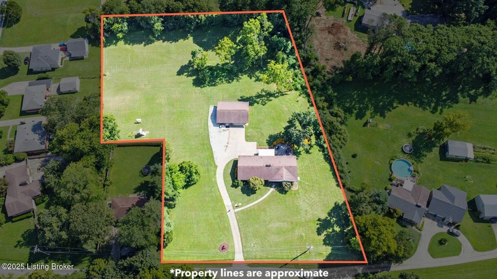 Photo of 7510 Smyrna Rd, Louisville, KY 40228 (MLS # 1701573)