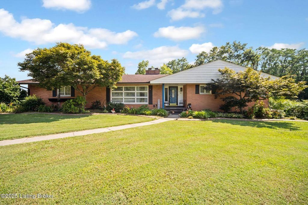 Photo of 7510 Smyrna Rd, Louisville, KY 40228 (MLS # 1701573)