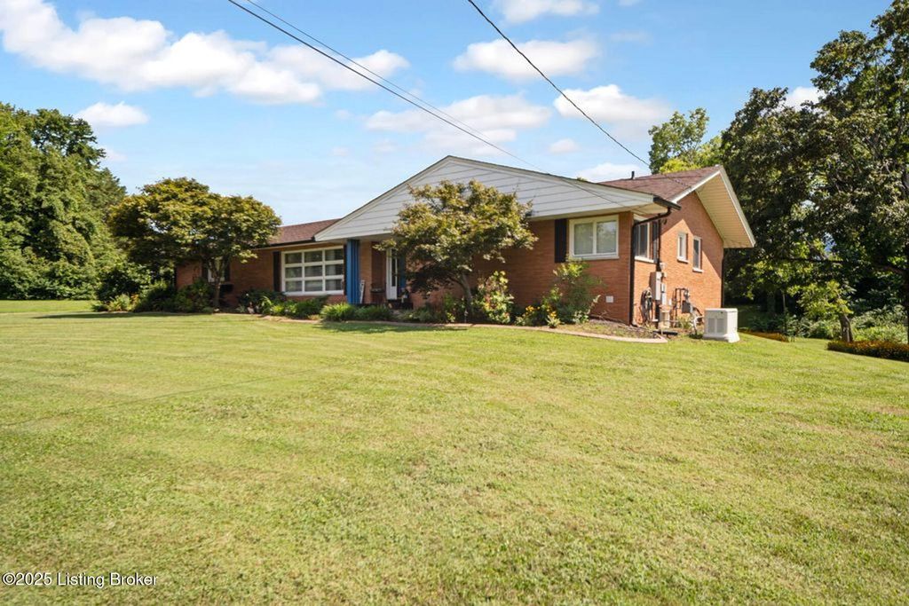 Photo of 7510 Smyrna Rd, Louisville, KY 40228 (MLS # 1701573)