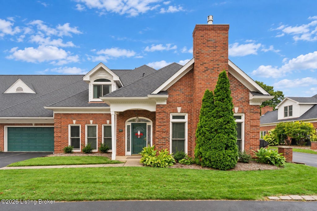 Photo of 305 Westgate Terrace Ct, Louisville, KY 40207 (MLS # 1729950)