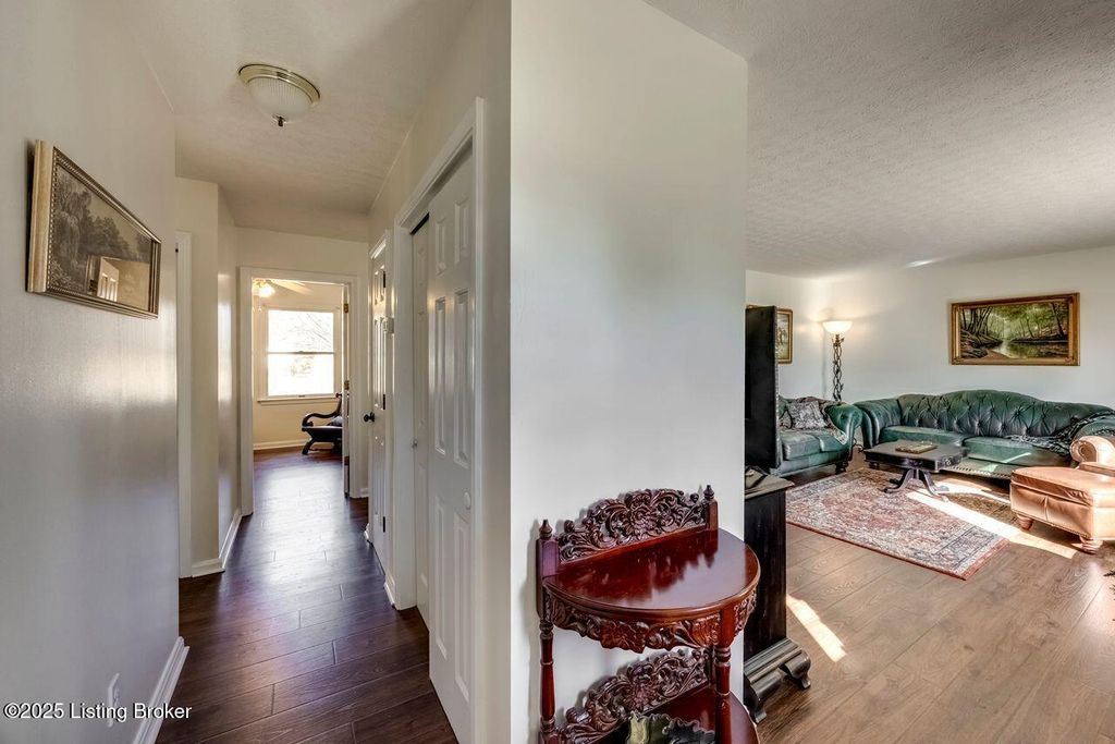 Photo of 112 Venetian Way, Bardstown, KY 40004 (MLS # 1710306)