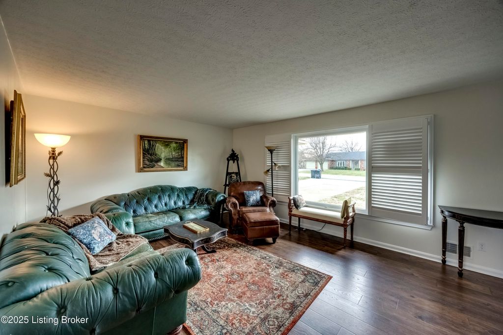 Photo of 112 Venetian Way, Bardstown, KY 40004 (MLS # 1710306)