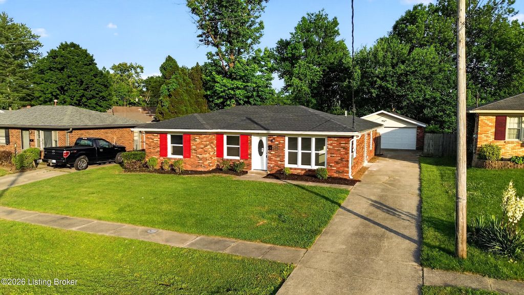 Photo of 112 Daryl Ct, Louisville, KY 40214 (MLS # 1718860)