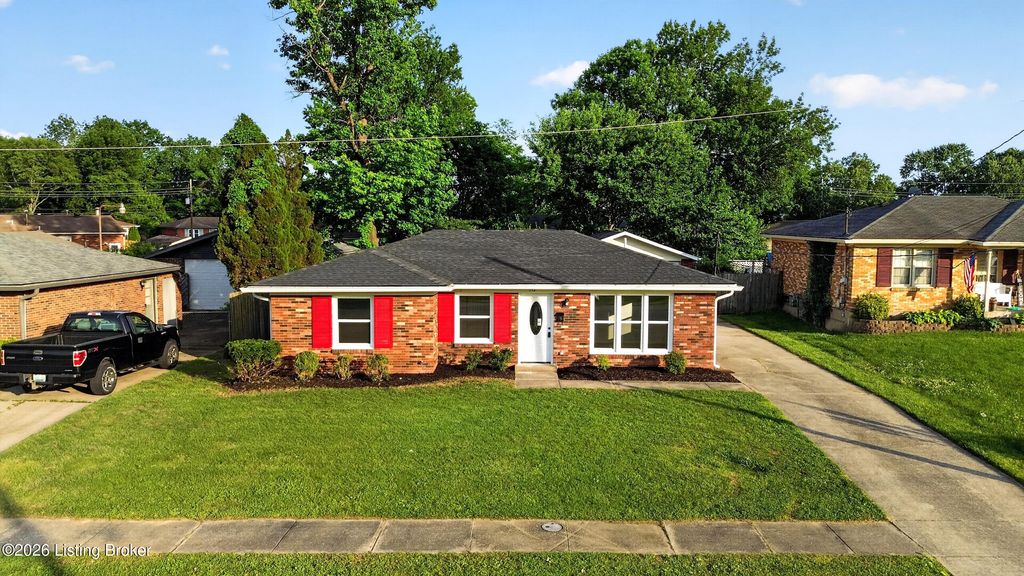 Photo of 112 Daryl Ct, Louisville, KY 40214 (MLS # 1718860)