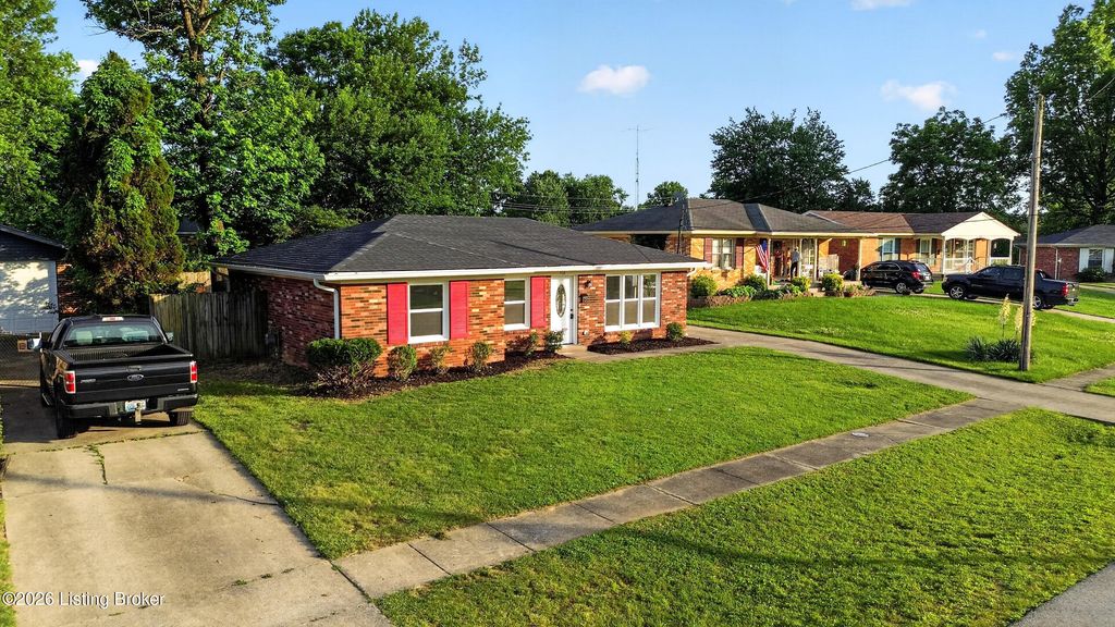 Photo of 112 Daryl Ct, Louisville, KY 40214 (MLS # 1718860)