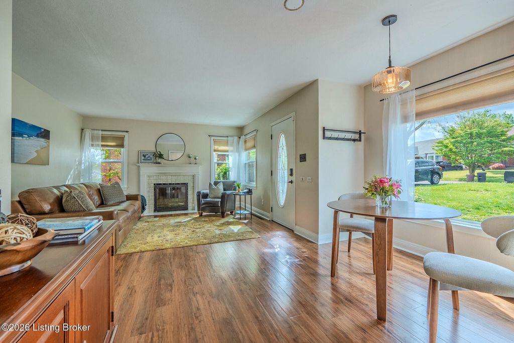 Photo of 1420 Falcon Dr, Louisville, KY 40213 (MLS # 1714948)