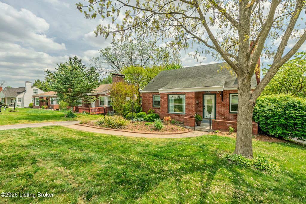 Photo of 1420 Falcon Dr, Louisville, KY 40213 (MLS # 1714948)