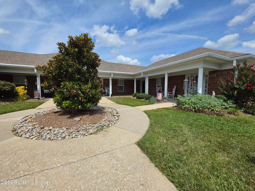 Photo of 7630 Stovall Pl, Louisville, KY 40228 (MLS # 1725071)