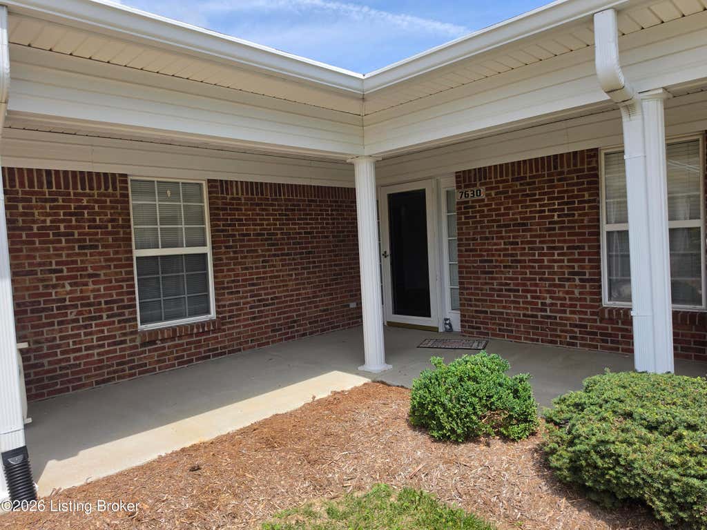 Photo of 7630 Stovall Pl, Louisville, KY 40228 (MLS # 1725071)