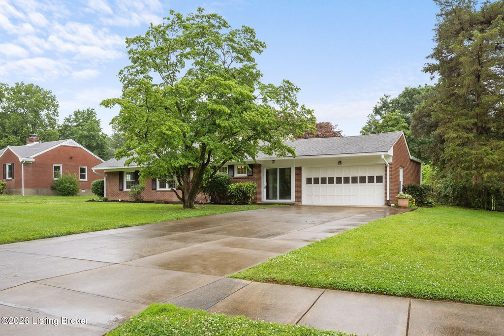 Photo of 32 Narwood Dr, Jeffersontown, KY 40299 (MLS # 1718378)