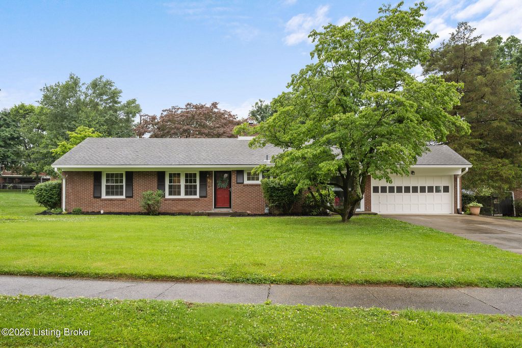 Photo of 32 Narwood Dr, Jeffersontown, KY 40299 (MLS # 1718378)