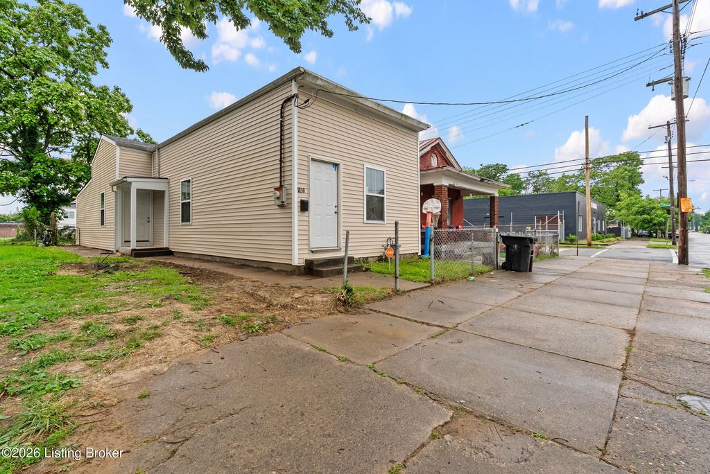 Photo of 1830 W Main St, Louisville, KY 40203 (MLS # 1716496)