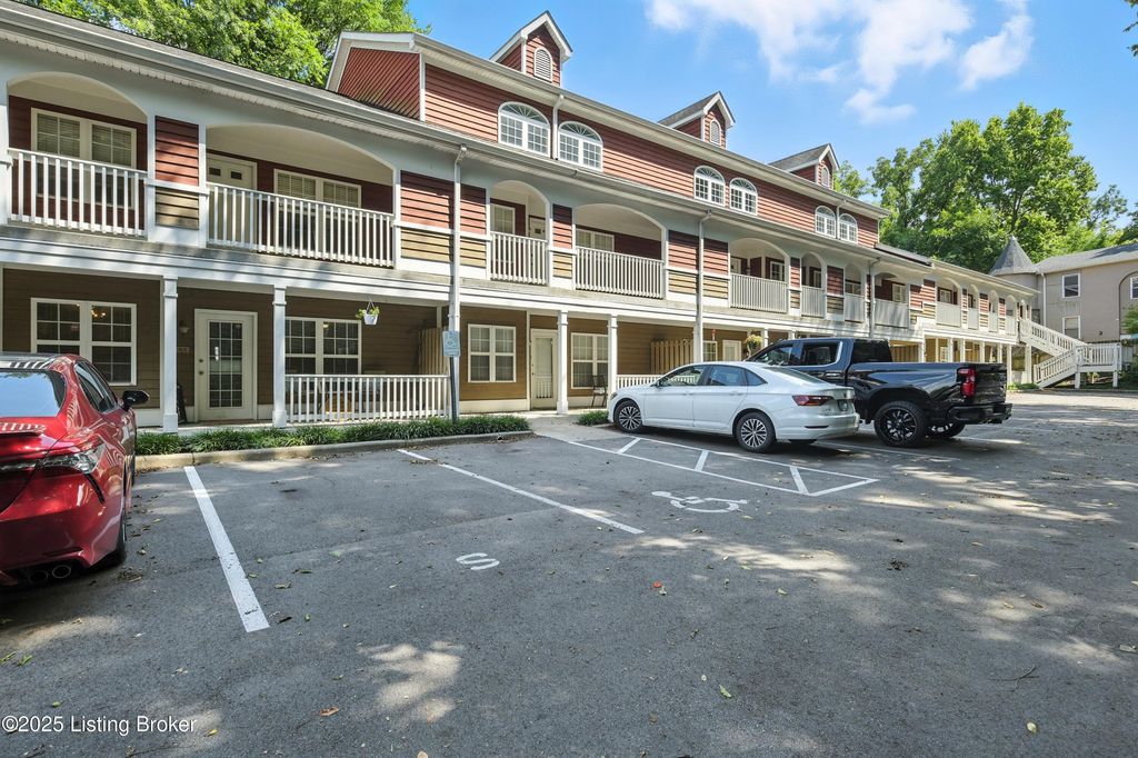 Photo of 225 Crescent Hill Pl #APT 105, Louisville, KY 40206 (MLS # 1708656)