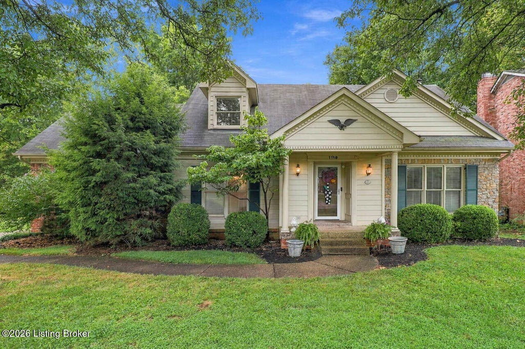 Photo of 1118 Blackthorn Rd, Louisville, KY 40299 (MLS # 1728987)
