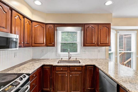 Tiny photo for 1118 Blackthorn Rd, Louisville, KY 40299 (MLS # 1728987)