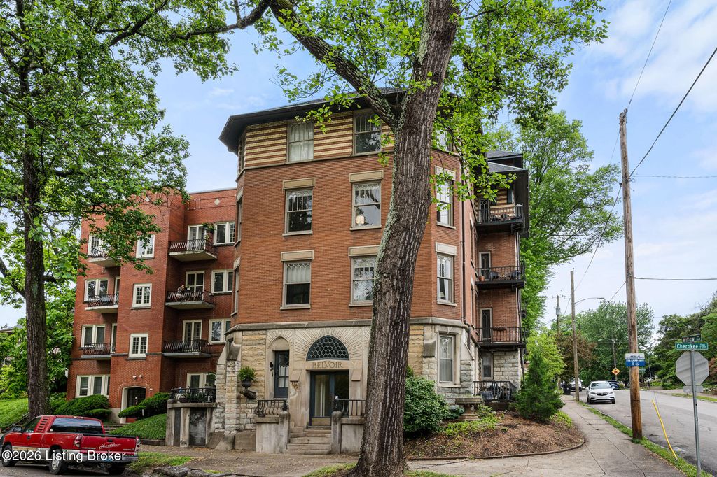 Photo of 2229 Cherokee Pkwy #APT H, Louisville, KY 40204 (MLS # 1716495)