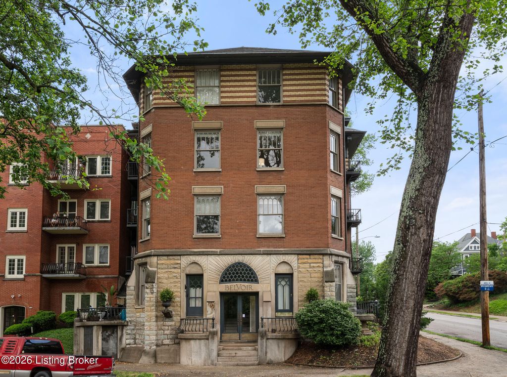 Photo of 2229 Cherokee Pkwy #APT H, Louisville, KY 40204 (MLS # 1716495)
