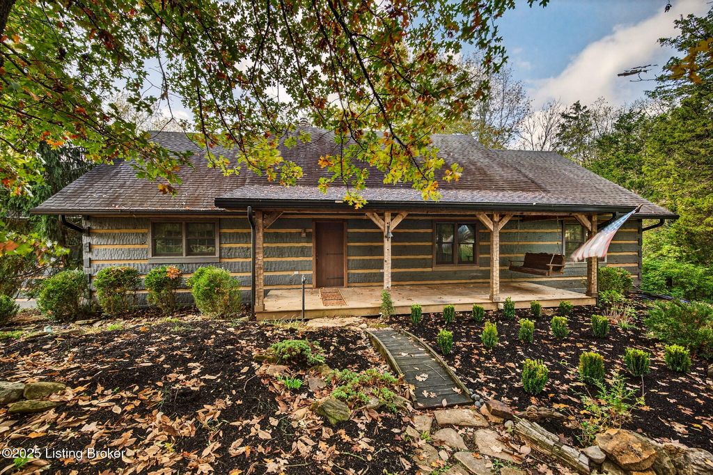 Photo of 1604 Oakland Ct, La Grange, KY 40031 (MLS # 1702512)