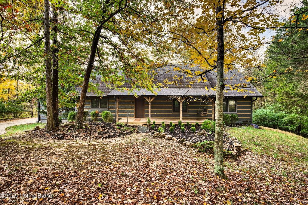 Photo of 1604 Oakland Ct, La Grange, KY 40031 (MLS # 1702512)