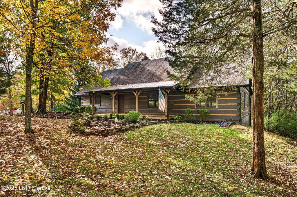 Photo of 1604 Oakland Ct, La Grange, KY 40031 (MLS # 1702512)