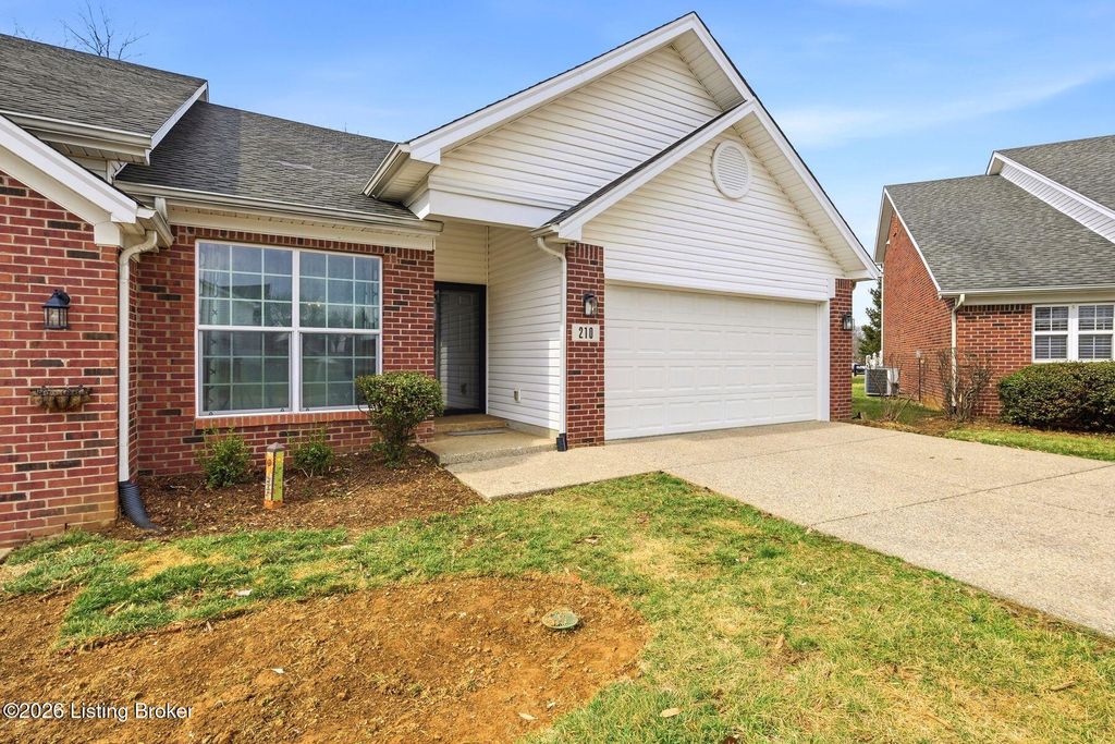 Photo of 210 Charlton Wynde Dr #5, Louisville, KY 40245 (MLS # 1709460)