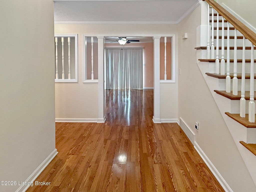 Photo of 9804 Spring Pointe Ct, Louisville, KY 40229 (MLS # 1709061)