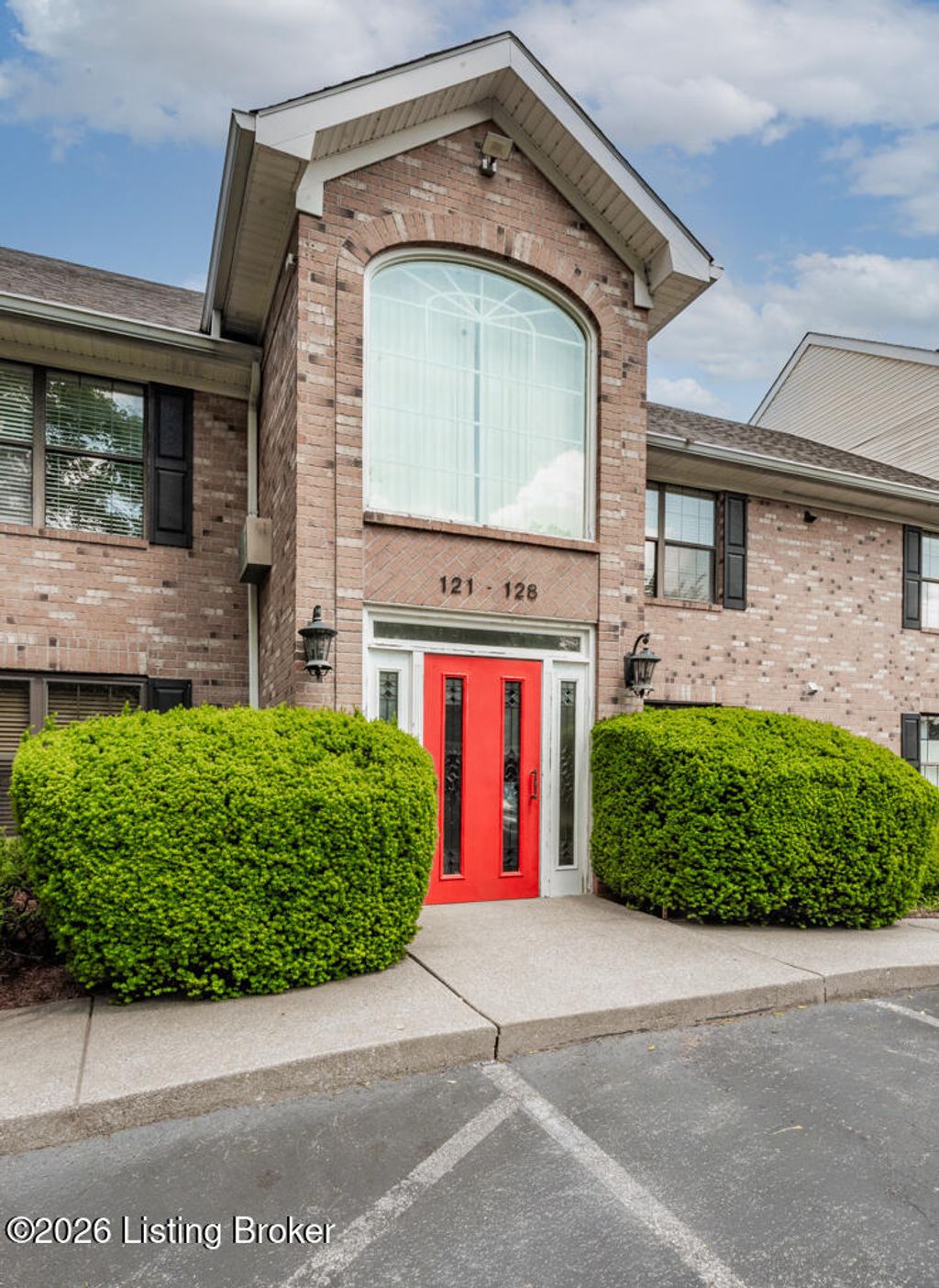 Photo of 2726 Hollywood Terrace #124, Louisville, KY 40206 (MLS # 1715657)