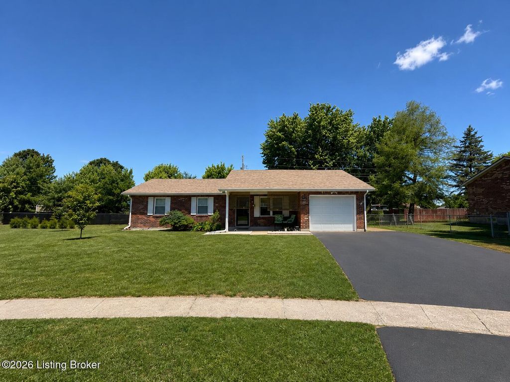 Photo of 727 Kimberly Ct, Radcliff, KY 40160 (MLS # 1717496)