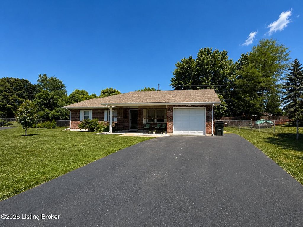 Photo of 727 Kimberly Ct, Radcliff, KY 40160 (MLS # 1717496)