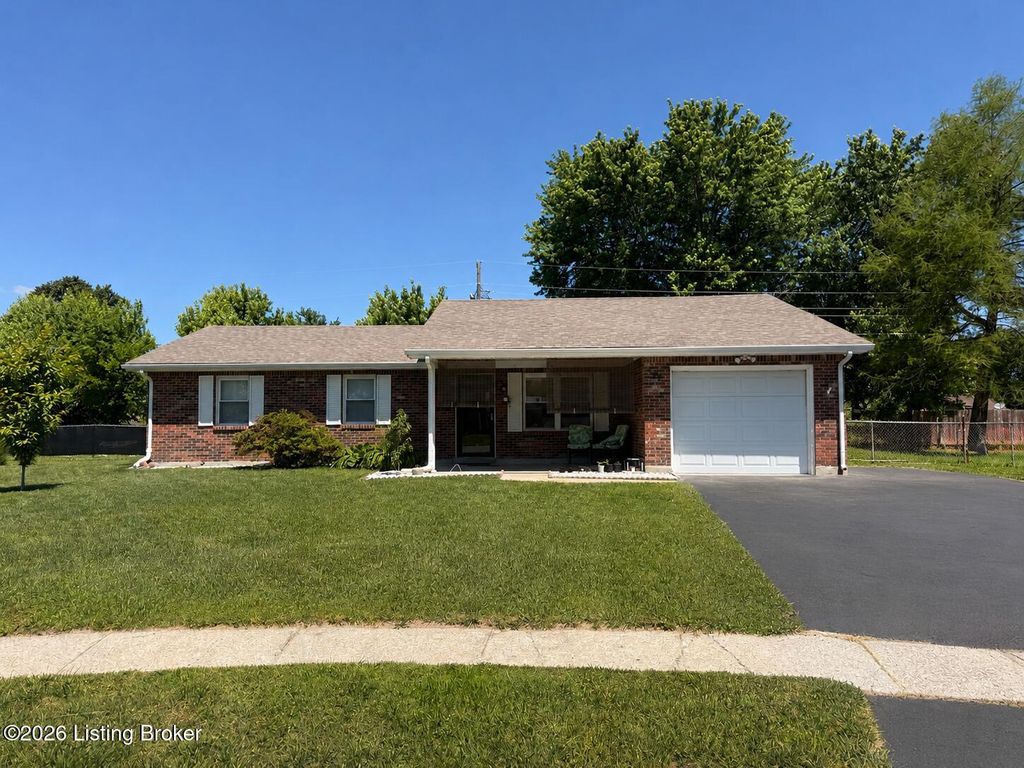 Photo of 727 Kimberly Ct, Radcliff, KY 40160 (MLS # 1717496)