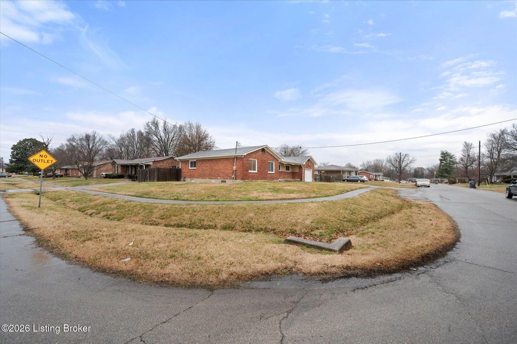 Photo of 3202 Tara Gale Dr, Louisville, KY 40216 (MLS # 1710653)