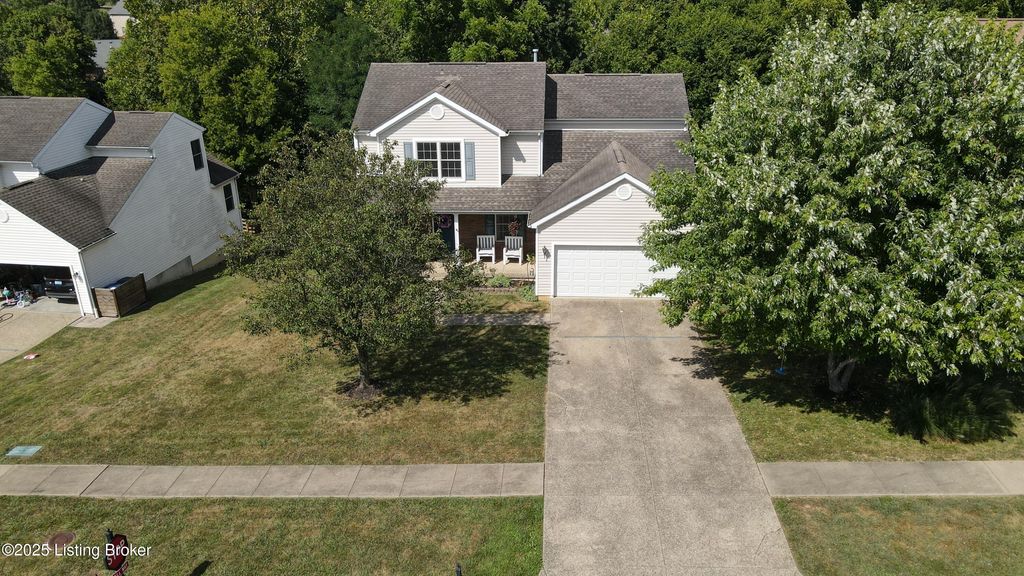 Photo of 2027 Cherrywood Dr, La Grange, KY 40031 (MLS # 1701567)