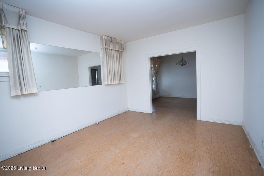 Photo of 1008 S 40th St, Louisville, KY 40211 (MLS # 1704288)