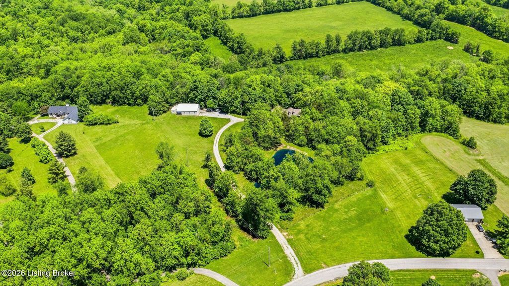 Photo of 1000 Rockbridge Rd, Shelbyville, KY 40065 (MLS # 1718036)