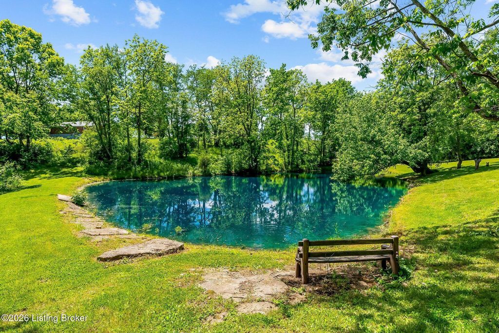 Photo of 1000 Rockbridge Rd, Shelbyville, KY 40065 (MLS # 1718036)