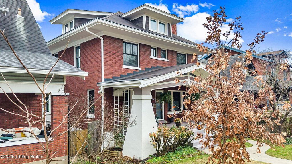 Photo of 1914 Ivanhoe Ct, Louisville, KY 40205 (MLS # 1704539)