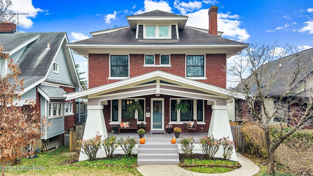 Photo of 1914 Ivanhoe Ct, Louisville, KY 40205 (MLS # 1704539)