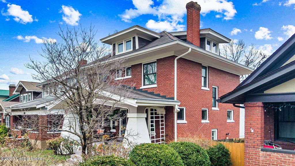 Photo of 1914 Ivanhoe Ct, Louisville, KY 40205 (MLS # 1704539)