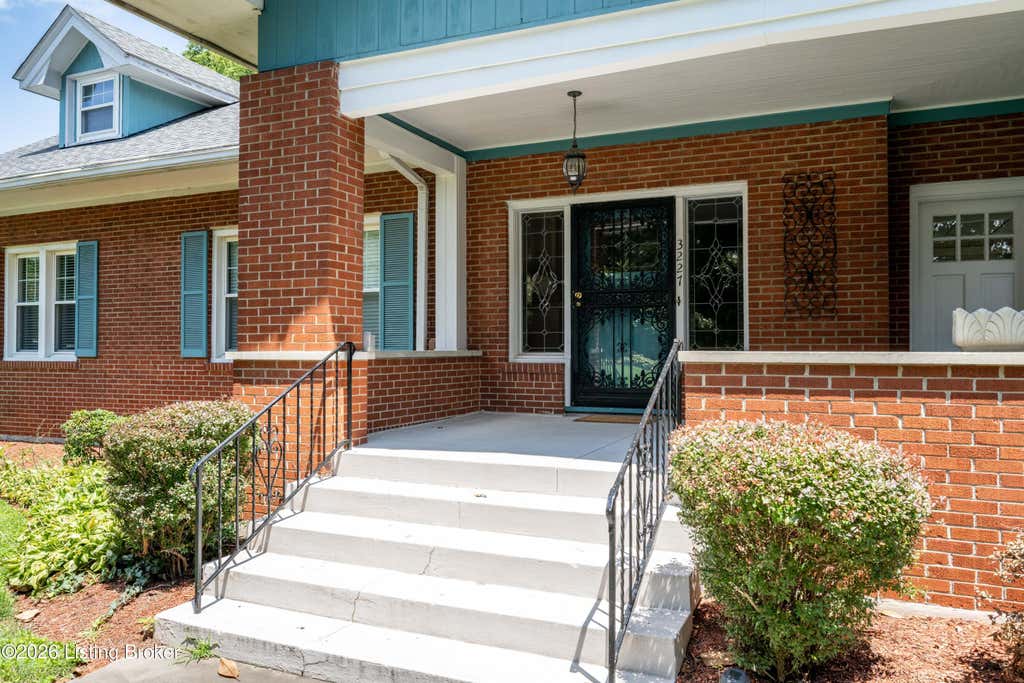 Photo of 3227 Robin Rd, Louisville, KY 40213 (MLS # 1724258)