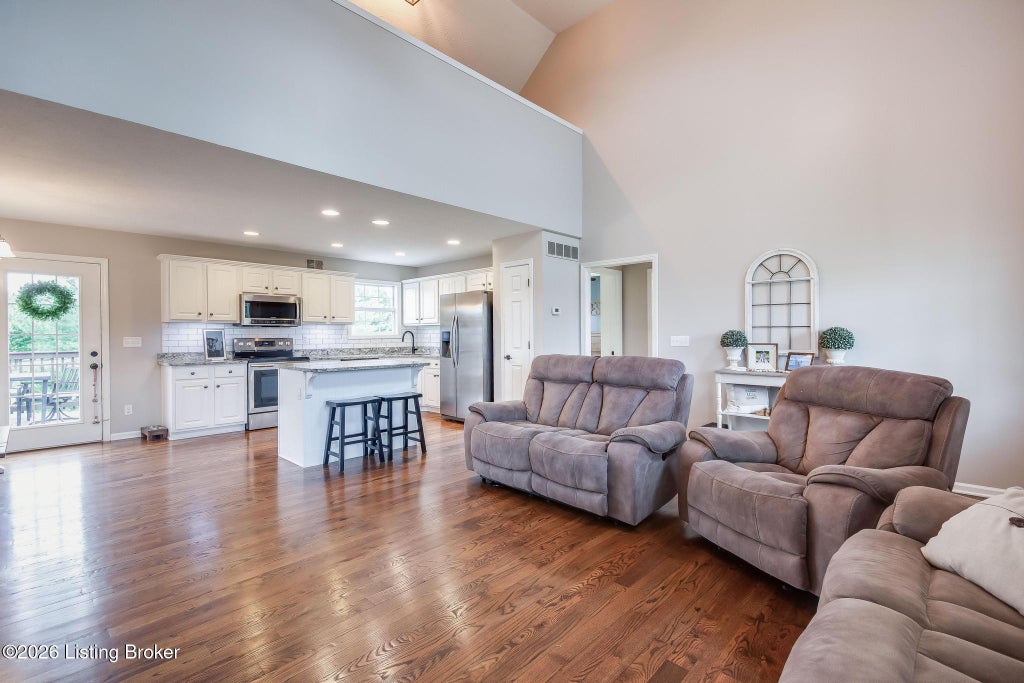 Photo of 197 Stonecrest Dr, Fisherville, KY 40023 (MLS # 1730266)
