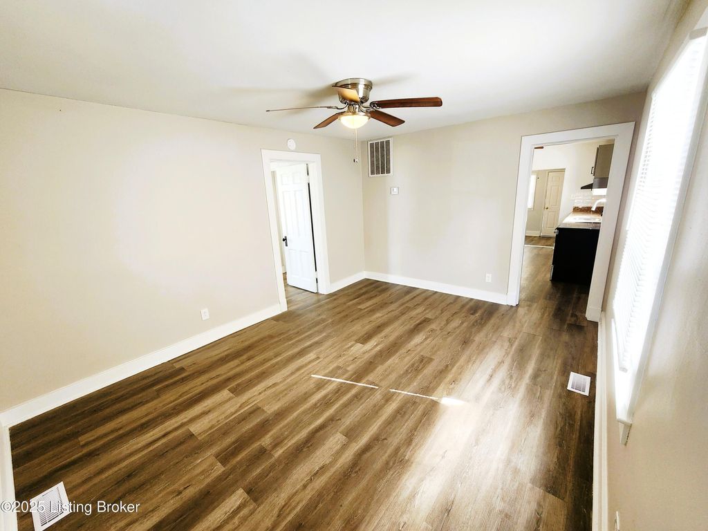 Photo of 3533 Kahlert Ave, Louisville, KY 40215 (MLS # 1704384)