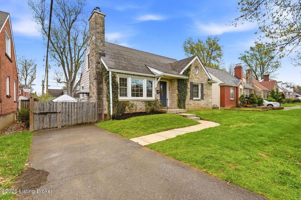 Photo of 215 Monohan Dr, Louisville, KY 40207 (MLS # 1713590)