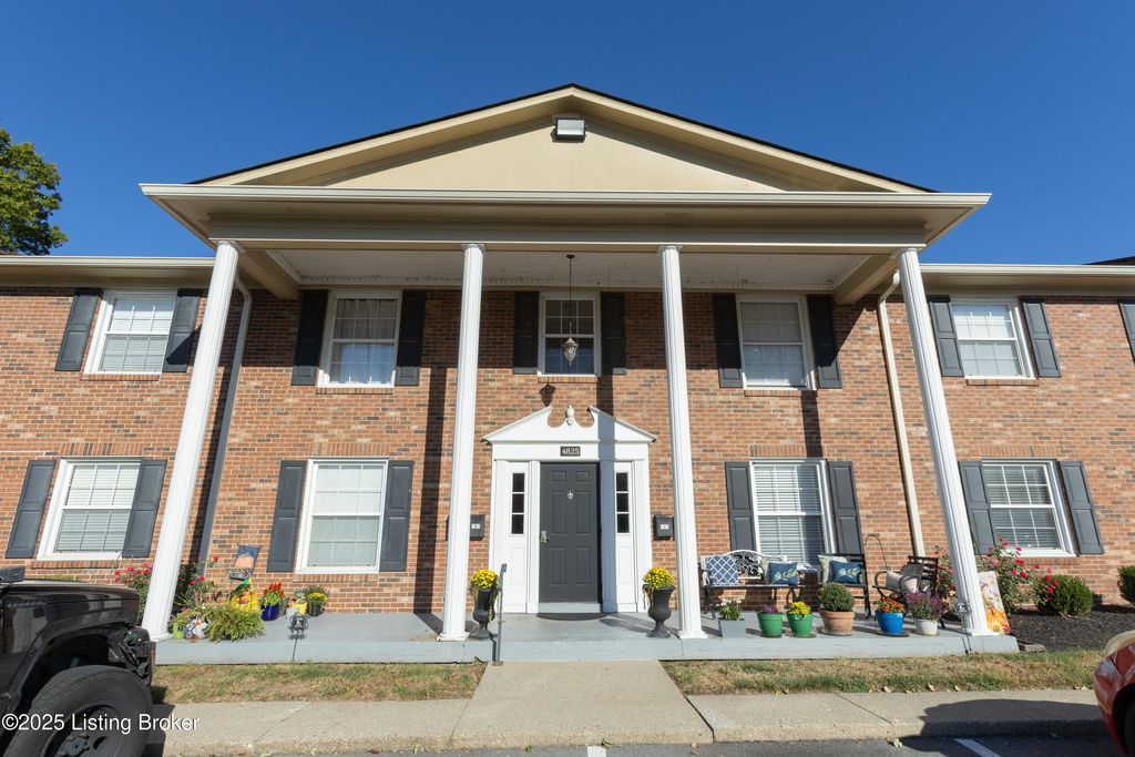 Photo of 4825 Westmar Terrace #UNIT 202, Louisville, KY 40222 (MLS # 1700188)