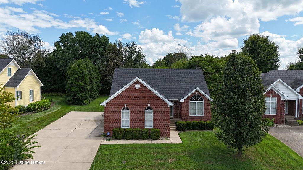Photo of 116 Waverly Dr, Bardstown, KY 40004 (MLS # 1712136)