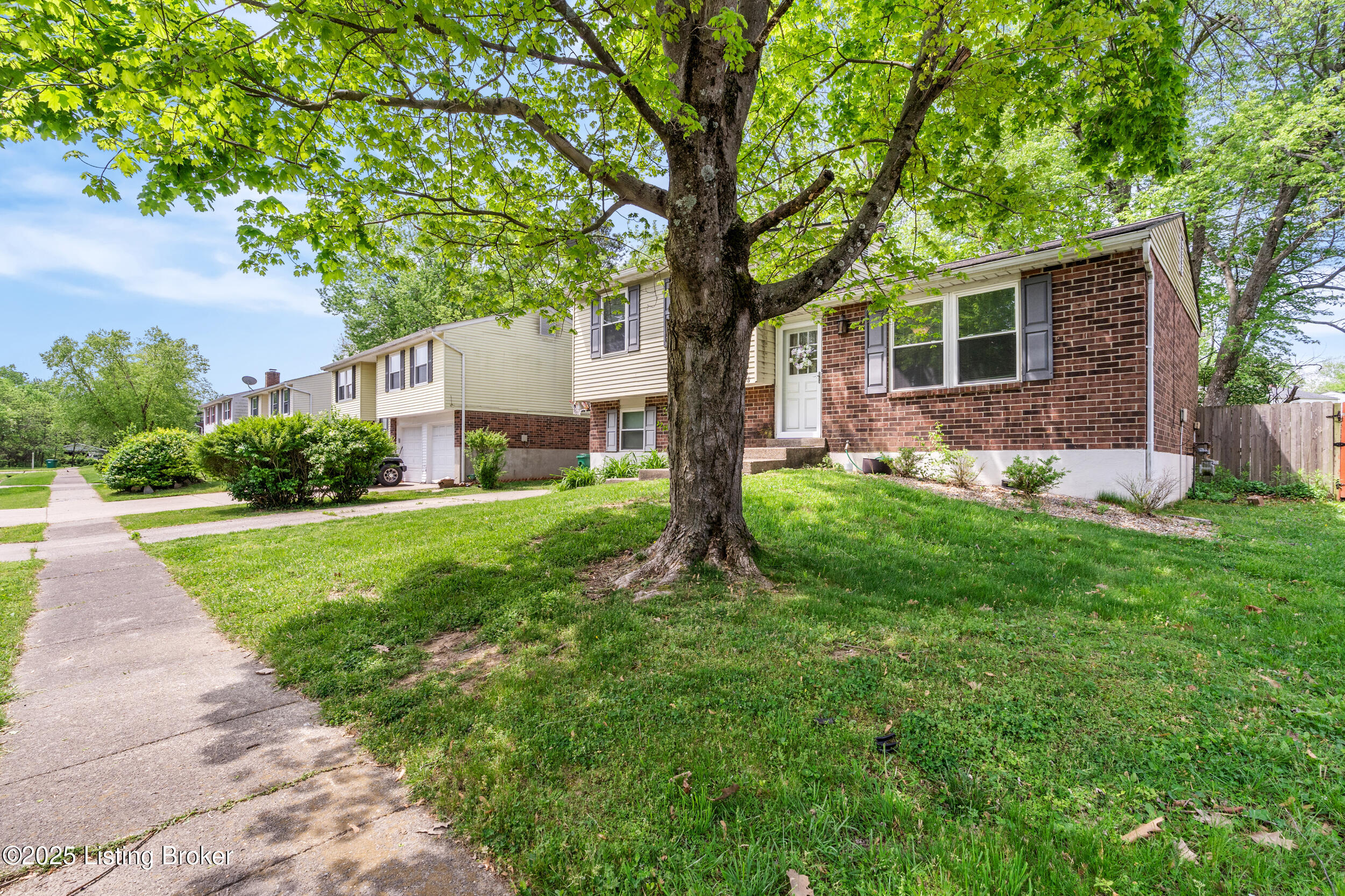 8808 Running Fox Cir, Louisville, Pennsylvania image 4